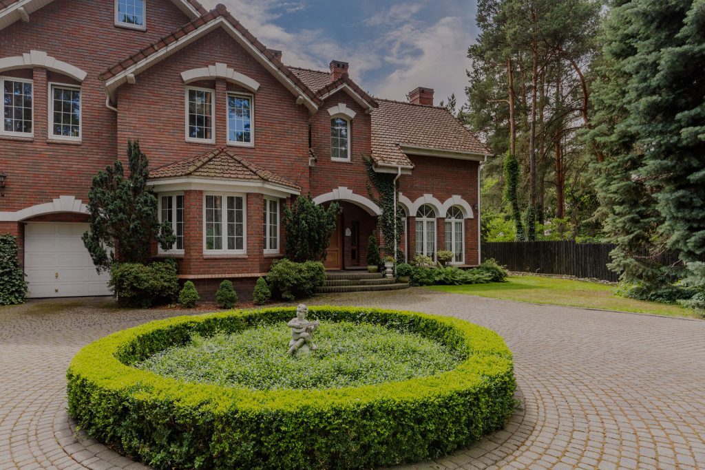 Beautiful estate well cared for by groundskeeper