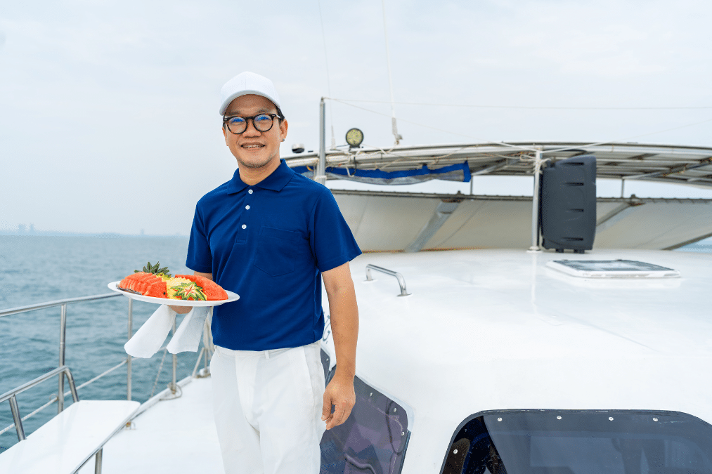 yacht-steward-heartland Yacht Steward holding a plate of fruit